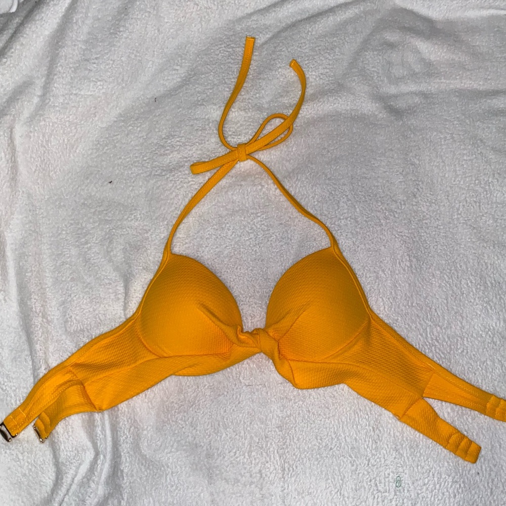 Women’s bathing suit top